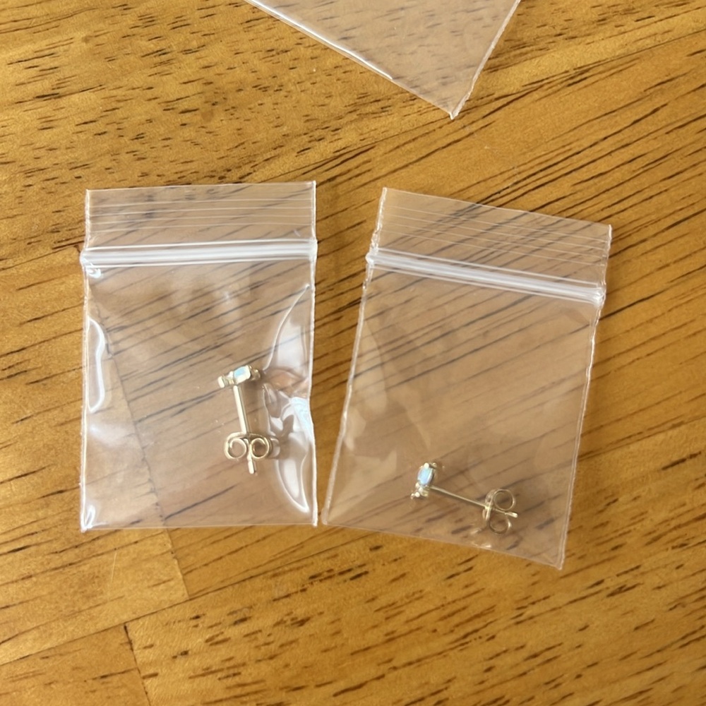 NIB Gorjana Butterfly Studs Earrings - Picture 4 of 7